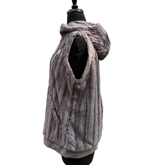 The North Face Furlander Faux Fur Hooded Vest Gray L NWOT - Picture 2 of 11